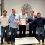 Frente Parlamentar do Leite e Renato Câmara apresentam projetos ao governador Eduardo Riedel