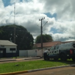 Mulher crava espeto no peito do namorado durante evento de Aniversário da Feira no Distrito do Quebra Coco