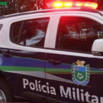 𝗣𝗼𝗹𝗶́𝗰𝗶𝗮 𝗠𝗶𝗹𝗶𝘁𝗮𝗿 𝗱𝗼 𝗗𝗶𝘀𝘁𝗿𝗶𝘁𝗼 𝗱𝗼 𝗔𝗹𝘁𝗼 𝗖𝗮𝗿𝗮𝗰𝗼𝗹 𝗽𝗿𝗲𝗻𝗱𝗲 𝗮𝘂𝘁𝗼𝗿 𝗱𝗲 𝘃𝗶𝗼𝗹𝗲̂𝗻𝗰𝗶𝗮 𝗱𝗼𝗺𝗲́𝘀𝘁𝗶𝗰𝗮 𝗲 𝗹𝗲𝘀𝗮̃𝗼 𝗰𝗼𝗿𝗽𝗼𝗿𝗮𝗹