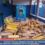 𝗣𝗼𝗹𝗶́𝗰𝗶𝗮 𝗠𝗶𝗹𝗶𝘁𝗮𝗿 𝗱𝗼 𝗗𝗶𝘀𝘁𝗿𝗶𝘁𝗼 𝗱𝗼 𝗕𝗼𝗾𝘂𝗲𝗶𝗿𝗮̃𝗼 𝗽𝗿𝗲𝗻𝗱𝗲 𝗮𝘂𝘁𝗼𝗿𝗲𝘀 𝗱𝗲 𝘁𝗿𝗮́𝗳𝗶𝗰𝗼 𝗱𝗲 𝗱𝗿𝗼𝗴𝗮𝘀 𝗲 𝗮𝗽𝗿𝗲𝗲𝗻𝗱𝗲 𝟮𝟬𝟳 𝗞𝗴 𝗱𝗲 𝗠𝗮𝗰𝗼𝗻𝗵𝗮