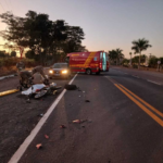 Acidente entre moto e carreta deixa um morto em Miranda