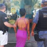 Mulher de 26 anos é presa por embebedar e estuprar adolescente de 13