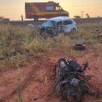 Jovem morre ao tentar ultrapassar em trecho proibido e é atingida por carreta