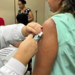 Aumento de casos de Covid-19 reforça a importância de manter a vacinação em dia
