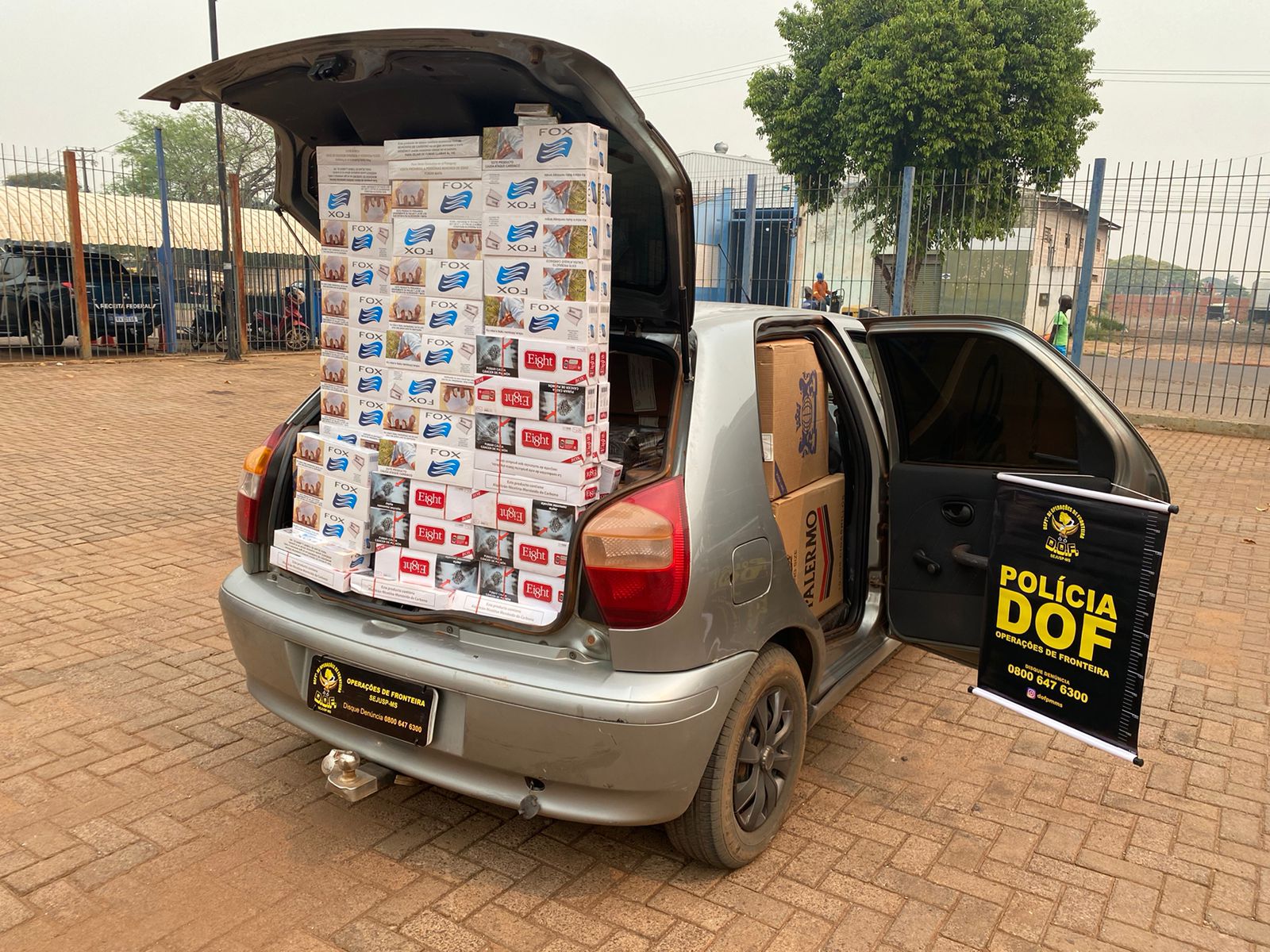 DOF apreende carro carregado com cigarros contrabandeados do Paraguai