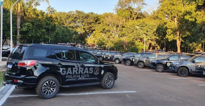 Policiais civis prendem homem que conduzia veículo carregado de contrabando em bairro da Capital