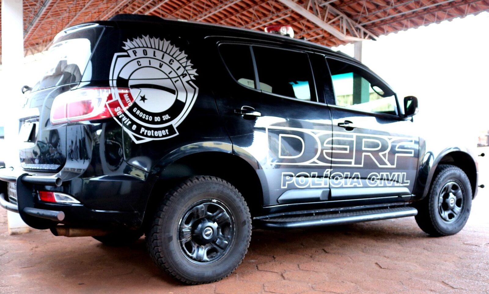 Policiais civis prende homem ateou fogo na casa de companheira em Campo Grande