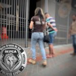 Polícia Civil cumpre mandado de busca e apreensão em investigação de estupro de vulnerável e mandado de prisão por violência doméstica, em Campo Grande