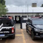 Polícia Civil cumpre mandado de prisão por violência doméstica e apreende arma de fogo em Sete Quedas