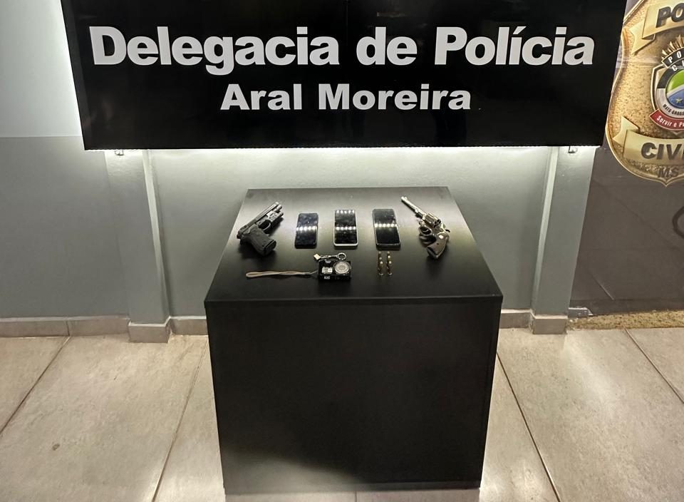 Polícia Civil prende homem com arma de fogo, materiais suspeitos e roupas infantis durante operação policial em Aral Moreira