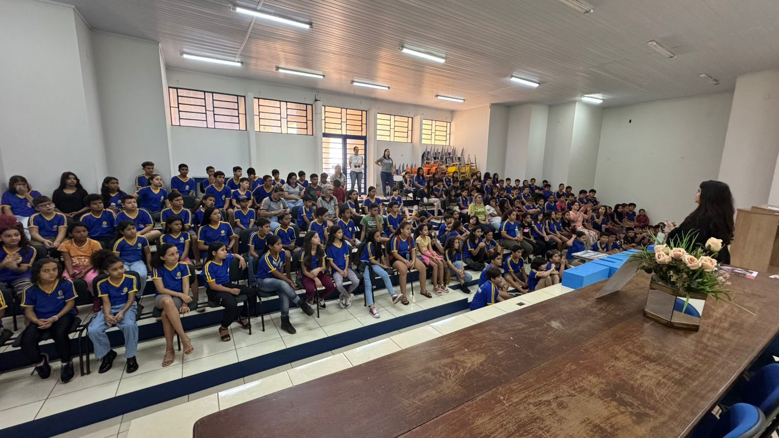 Polícia Civil realiza palestra sobre maus tratos a animais junto a ONG em Iguatemi