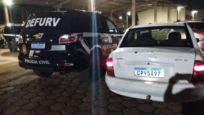 Polícia Civil recupera carro furtado na Capital e autua dois por receptação e adulteração