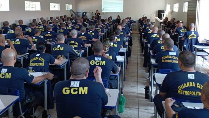 Policiais da Delegacia de Combate a Crimes Ambientais ministram palestra de capacitação a guardas civis metropolitanos
