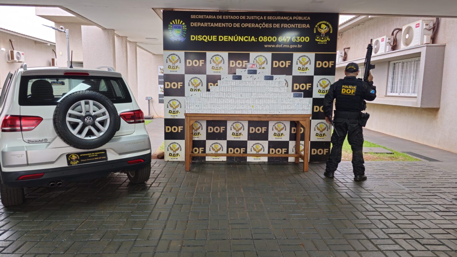 Veículo com mais de 300 telefones celulares é apreendido pelo DOF em Dourados