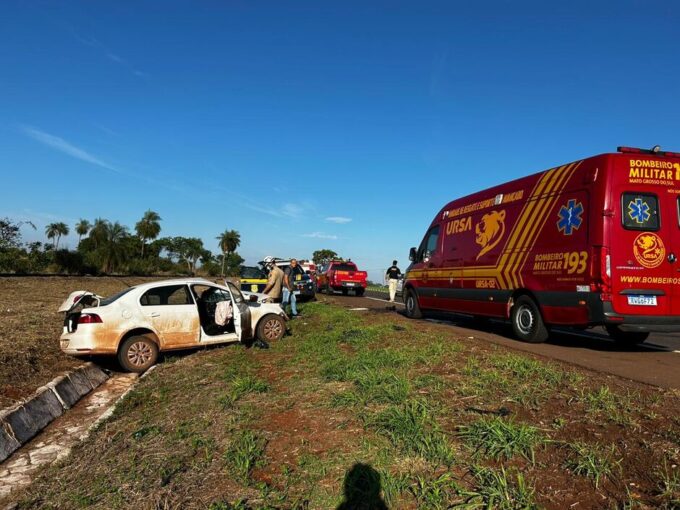 Motorista ferido em batida com carreta na BR-262 teria dormido ao volante