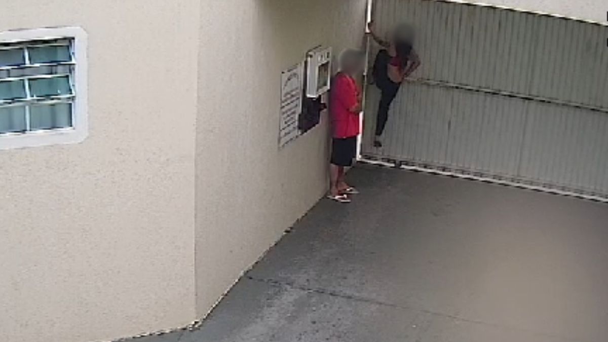 Amantes são flagrados saindo de motel sem pagar e pulam muro durante fuga
