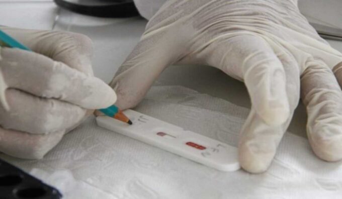 Bebê de dois meses morre de covid-19 em hospital da Capital