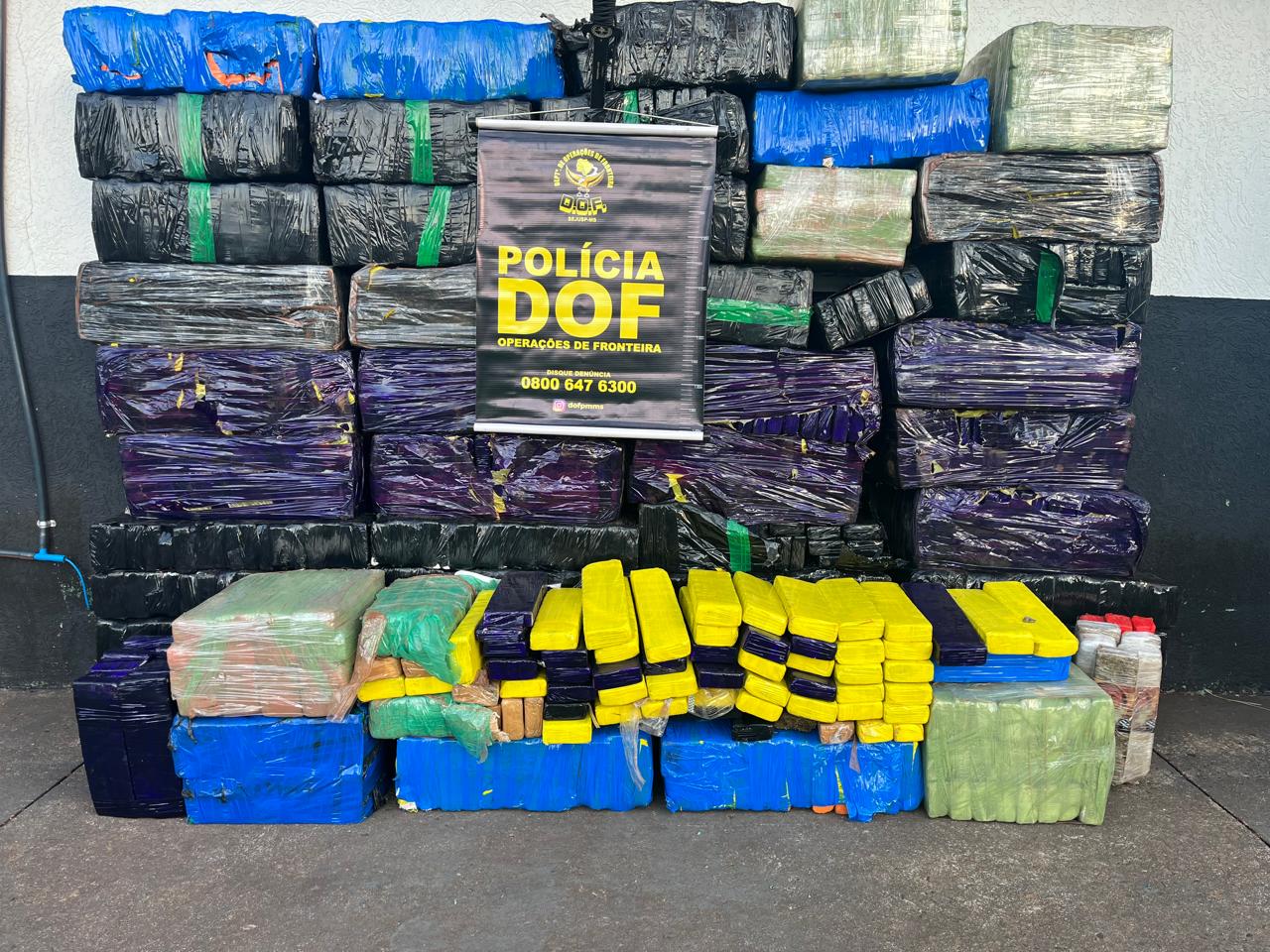 DOF apreende veículo roubado com mais de 900 quilos de drogas