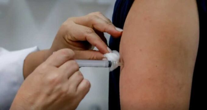 Especialistas pedem mais vacinação contra aumento da dengue no verão