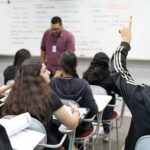 Metade das escolas brasileiras descumpre lei antirracista