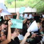 Na reta final do Enem, alunos participam de aulões e tentam relaxar