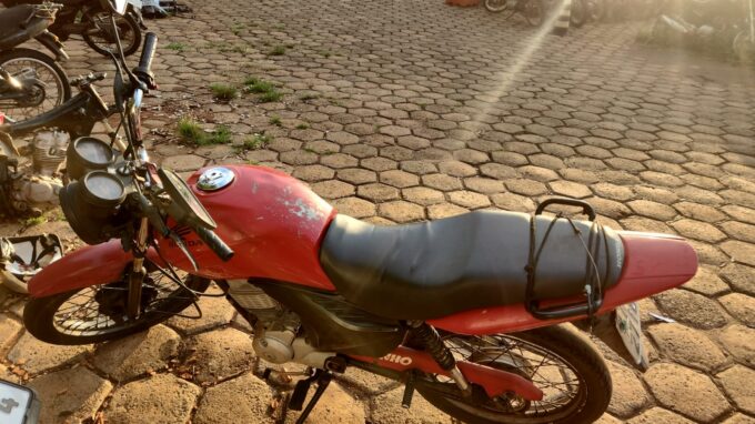 POLÍCIA CIVIL RECUPERA, NA CAPITAL, MOTOCICLETA FURTADA EM SÃO GABRIEL DO OESTE E IDENTIFICA AUTOR.