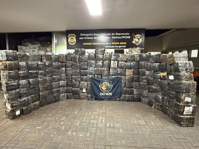 Polícia Civil apreende mais de 3 toneladas de maconha escondida em carga de ração bovina em Dourados