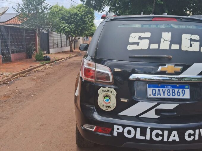 Polícia Civil prende homem com tornozeleira eletrônica por descumprimento de medidas protetivas e ameaça à família em Sidrolândia