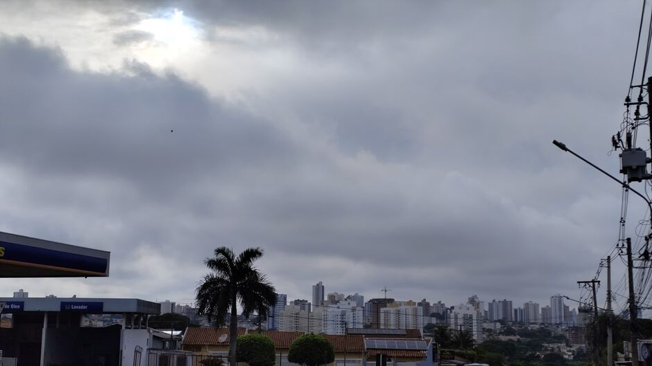 Semana começa chuvosa, com previsão de pancadas e calor nesta segunda em MS