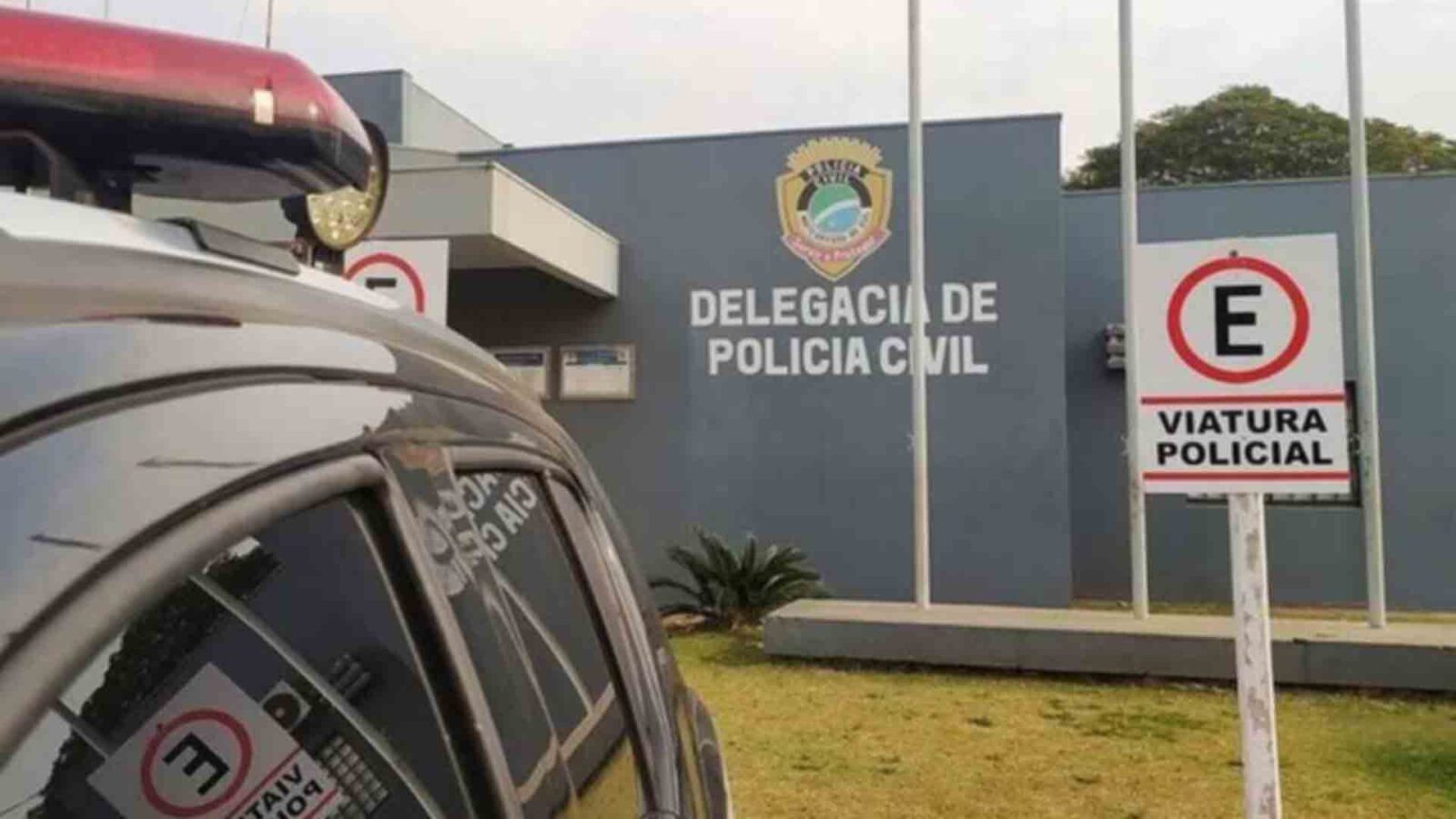 Mulher é espancada até desmaiar após marido ver fotos no celular