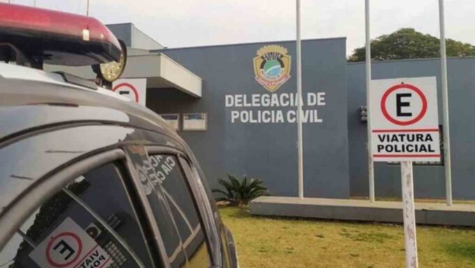 Mulher é espancada até desmaiar após marido ver fotos no celular