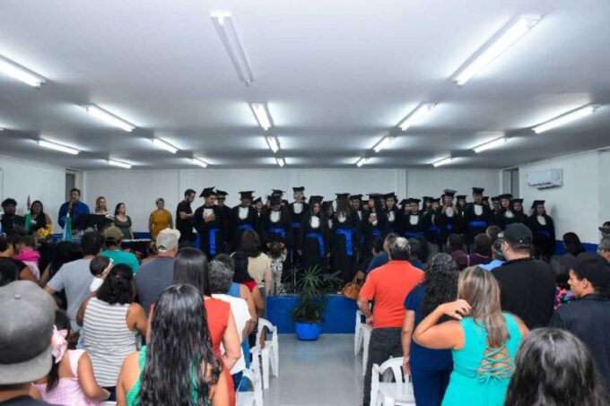 Escola CAIC Antônio Pace celebra formatura dos alunos do 9º ano e EJA