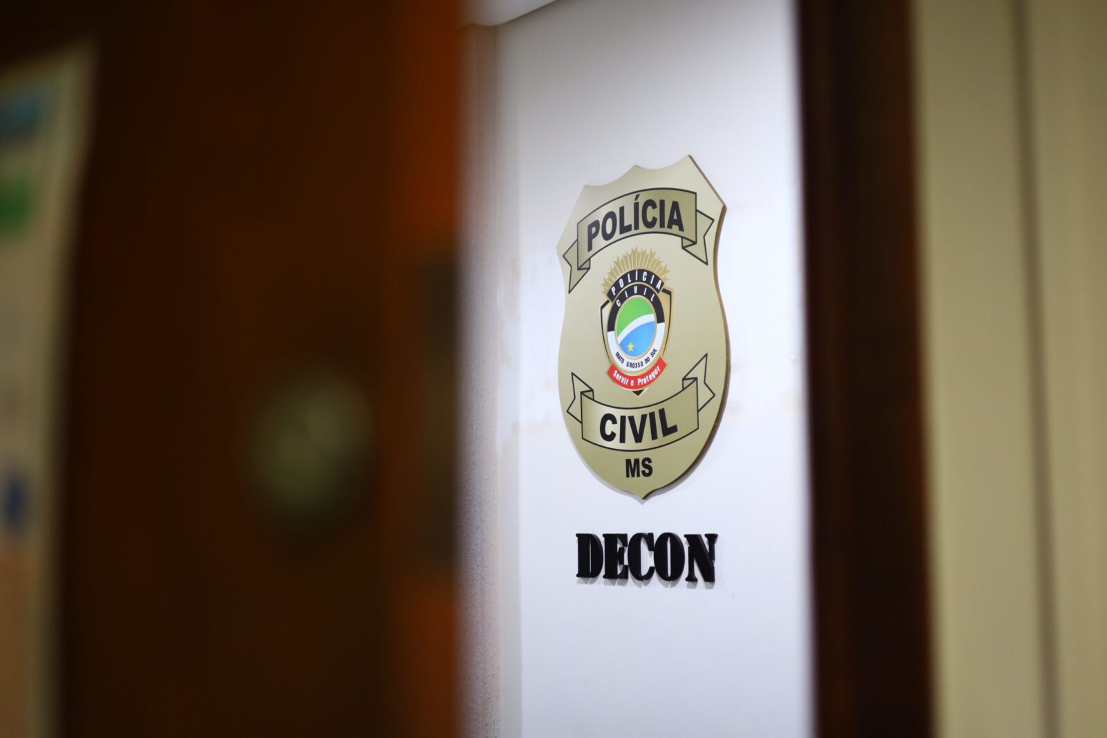 Polícia Civil autua fiscaliza casa de frios que comercializava produtos impróprios ao consumo