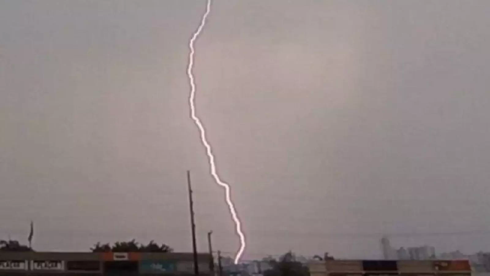 Mulher morre após ser atingida por raio dentro de casa durante temporal em MS