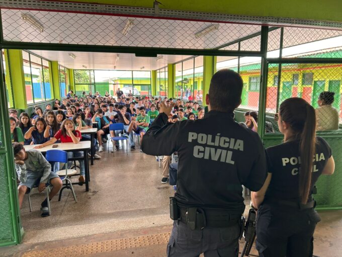 Polícia Civil participa de encerramento do ano letivo do “Projeto de Vida” com palestra inspiradora na Escola Estadual João Bembratti Calvoso em Ponta Porã