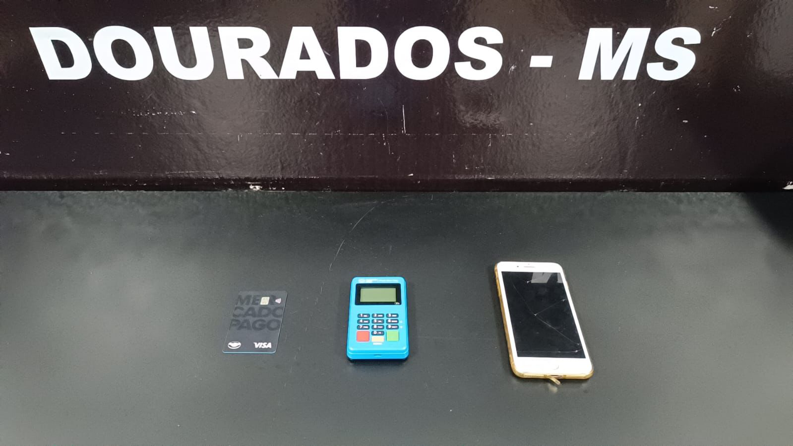 Polícia Civil prende funcionária de loja de chocolates em Dourados por furto mediante abuso de confiança