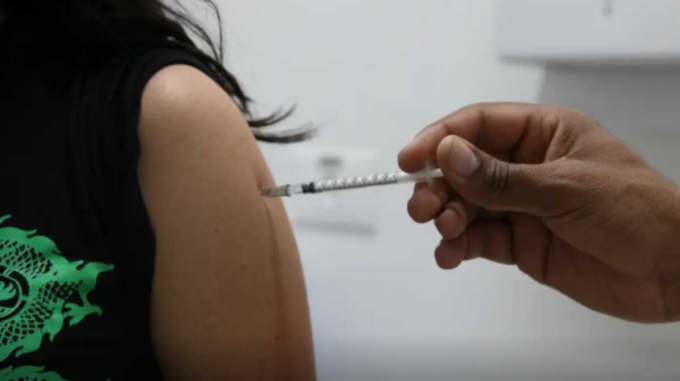 Vacinas contra covid-19 serão enviadas até terça para todo o Brasil