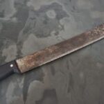 Homem agride mulher com facão em acampamento em Sidrolândia