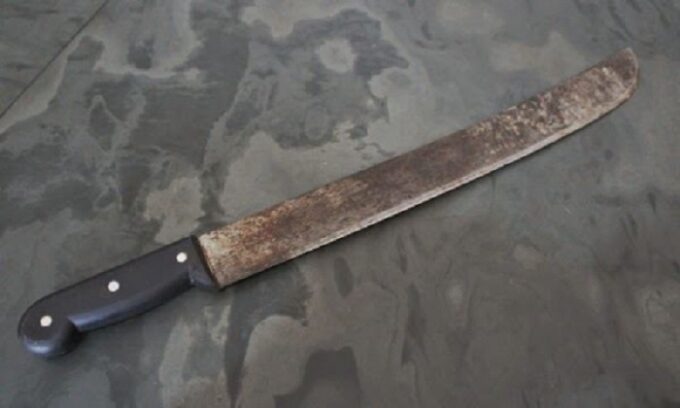 Homem agride mulher com facão em acampamento em Sidrolândia