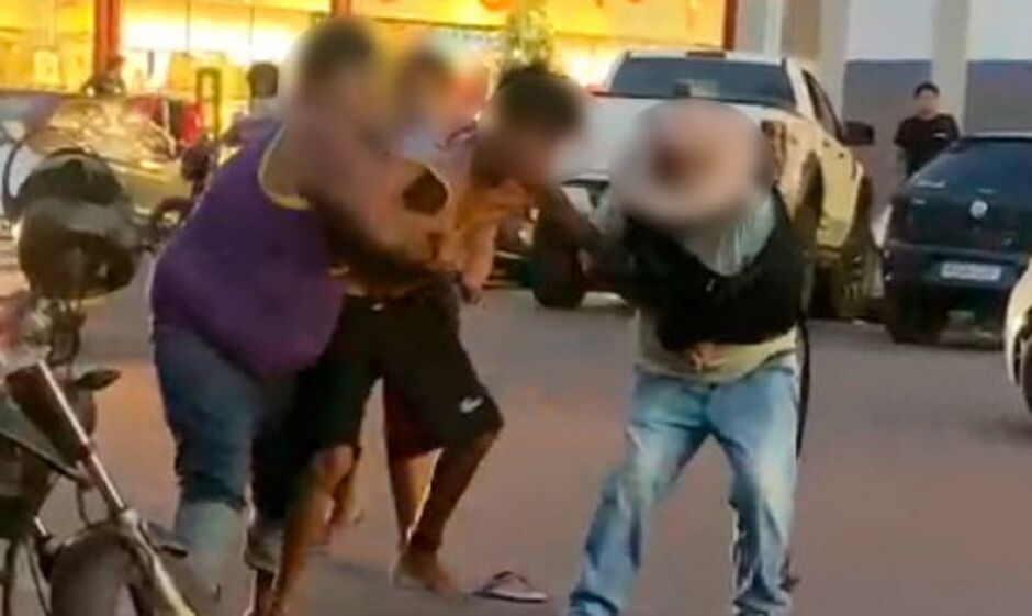 Ladrão furta estabelecimentos e apanha de moradores em Corumbá