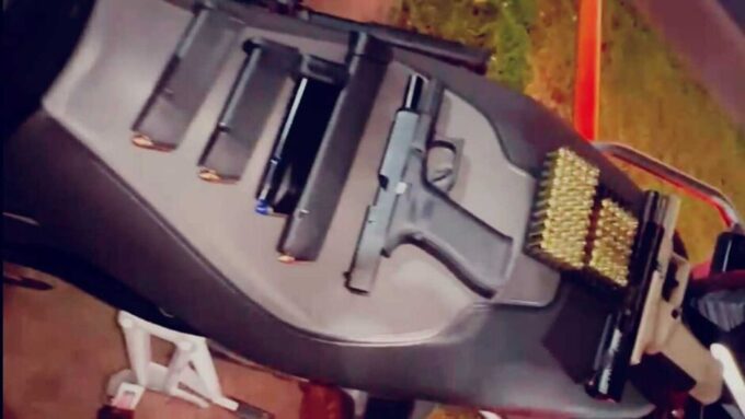 Agiota é preso com pistolas e 127 munições ao ameaçar ‘cliente’ por pagamento (vídeo)