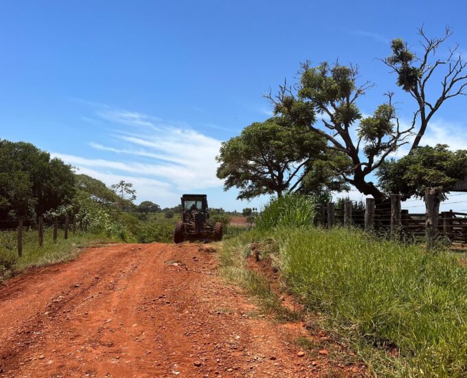 Após patrolamento do Corredor do Celeido, Prefeitura e Agesul vão arrumar a estrada do Treze
