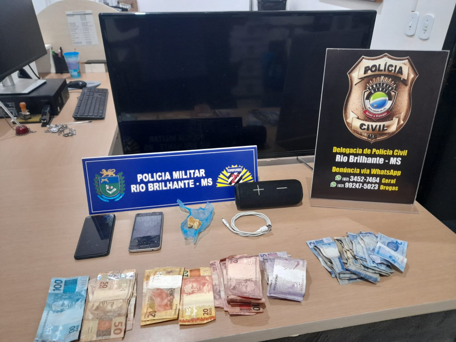Ação Conjunta das policias em Rio Brilhante fecha de boca de fumo, recupera objeto furtado e prende 3 pessoas por tráfico de drogas
