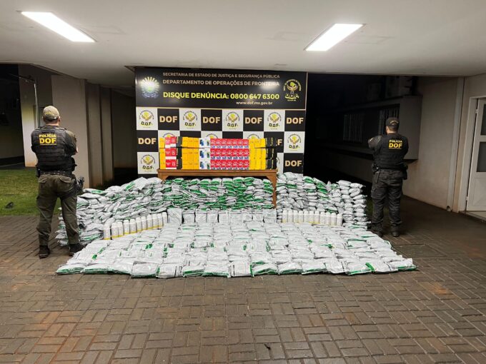 DOF apreende carro com mais de R$ 800 mil em agrotóxicos e celulares