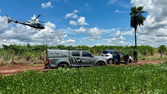 DOF apreende carro roubado com mais de 1,1 tonelada de maconha