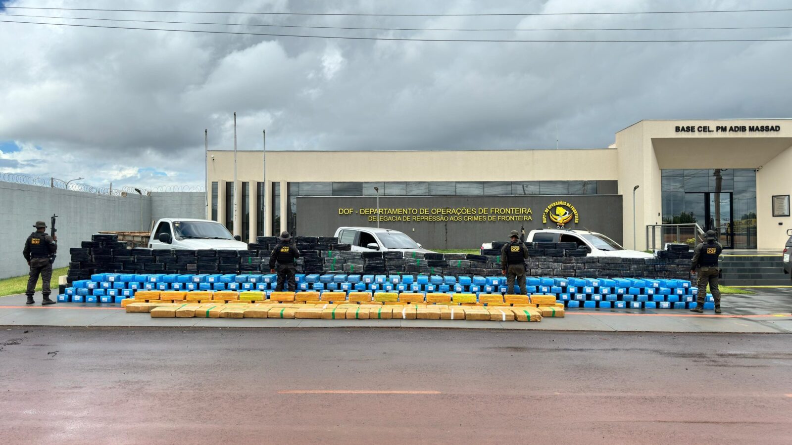 DOF faz maior apreensão de drogas do ano do Departamento e apreende mais de 10 toneladas de maconha em caminhonetes roubadas