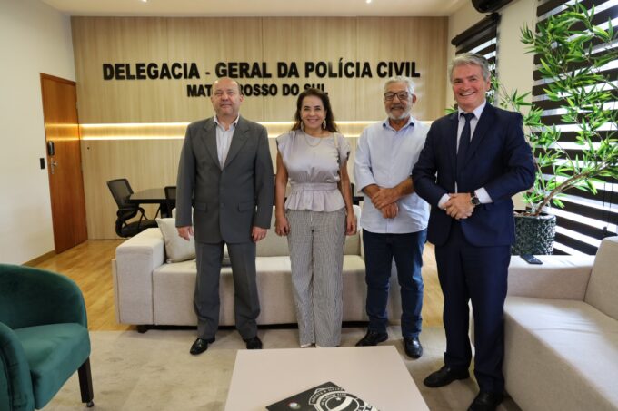 Delegado-Geral da Polícia Civil se reúne com procuradora da PGE e secretário-executivo do Procon Estadual