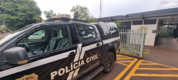 Dupla agride idosa de 79 anos com barra de ferro para roubar celular