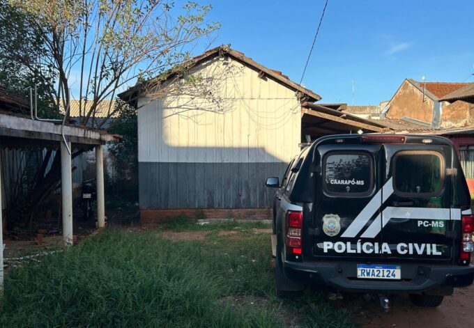 Polícia Civil desarticula ponto de venda de drogas e apreende entorpecentes e arma de fogo em Caarapó