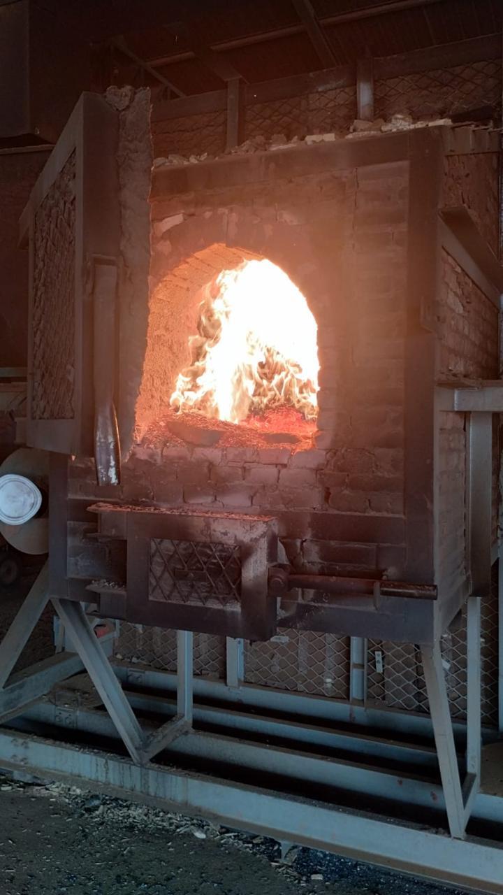 Polícia Civil incinera drogas apreendidas em mandado de busca e apreensão, em Guia Lopes da Laguna